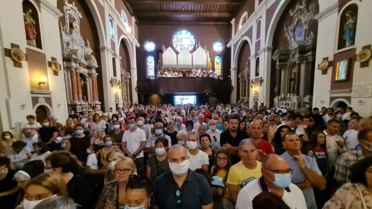 Ljudi nagurani jedan na drugoga, a maske gotovo nitko ne nosi