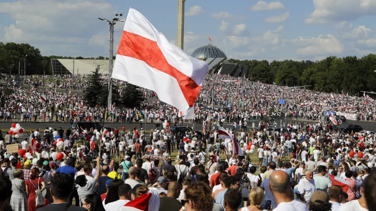 Najmasovniji prosvjed u povijesti Bjelorusije: 'Deseci tisuća ljudi na ulicama Minska traži ostavku Luka&scaron;enka'