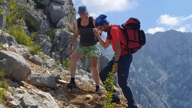 Djevojčica vi&scaron;e nije imala snage, morali su je nositi dolje