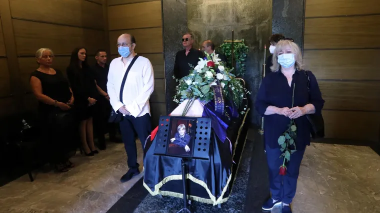 Posljednji ispraćaj velikana: Obitelj i brojni prijatelji se na Mirogoju opraštaju od Rajka Dujmića