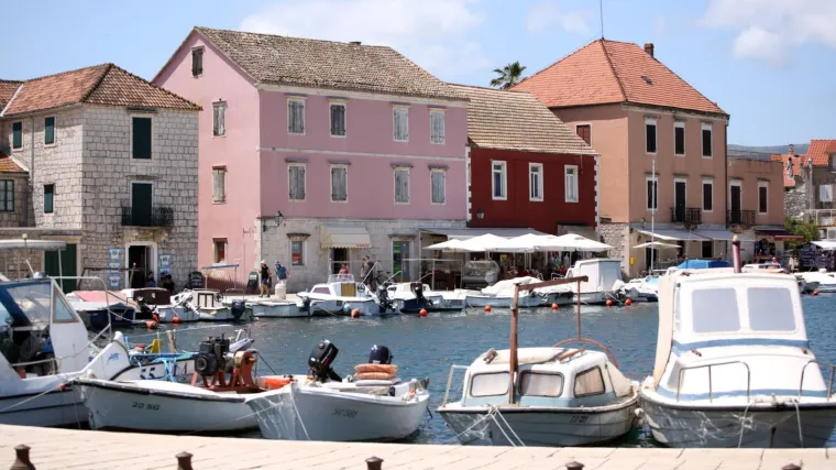 Hvar će do 2035. postati energetski samoodrživ: 'Ionako je jedan od najsunčanijih otoka u Hrvatskoj'