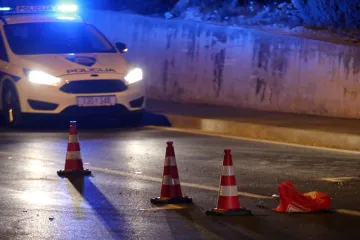 Detalji nesreće u kojoj su poginule dvije djevojčice: Audi se od siline udarca prevrnuo na krov i udario u betonsko postolje rampe