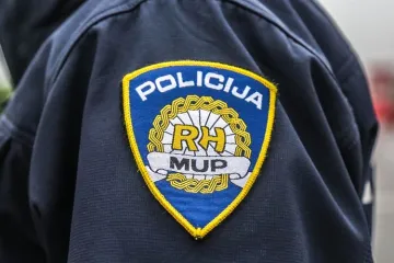 Iz spavaće sobe uzeo cigarete i odjeću, a opustošio je i kuhinju