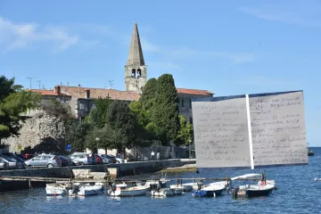 Turistu iz Srbije u Poreču izgrebali auto i ostavili uznemirujuće poruke: 'Treba vam zabraniti ulazak u RH'