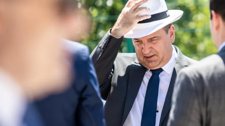 Međunarodni incident u maloj vali: Hu iz Vili?!