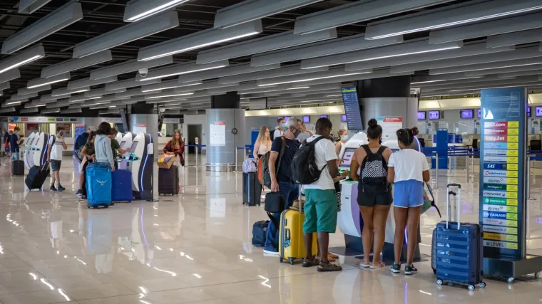 Britanci bježe iz Hrvatske da ne moraju u karantenu: Cijene avionskih karata drastično veće!