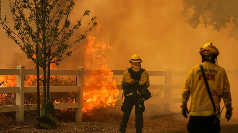 Deseci tisuća ljudi evakuirano