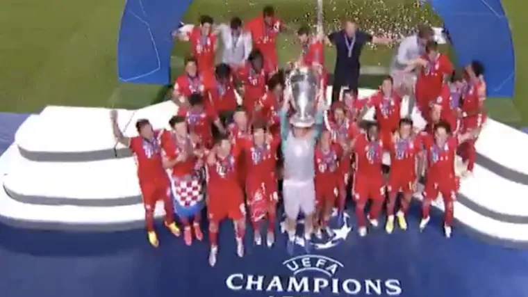 Pogledajte trenutak kad je Neuer podigao trofej