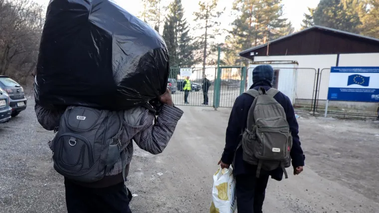 Unsko-sanska županija im ne dopu&scaron;ta ulazak: Migranti zapeli između dva entiteta na 'ničijoj zemlji'