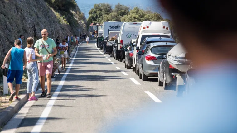 Na motociklu krenuo pretjecati &scaron;leper, suputnica pala i poginula