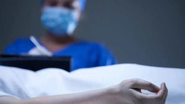 Žena progla&scaron;ena mrtvom pa se probudila u mrtvačnici! 'Taman su je htjeli balzamirati kad je otvorila oči!'