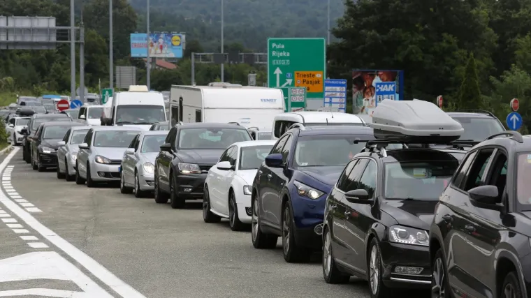 U tri dana Hrvatsku napustilo vi&scaron;e od 60.000 Slovenaca, ali ih je i ostalo jo&scaron; 30 do 40 tisuća