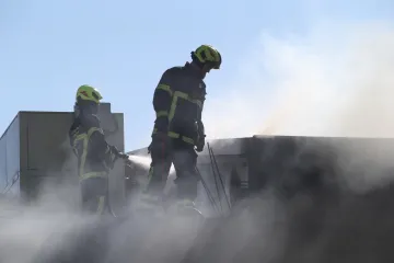 Vatrogasci su se od ranoga jutra borili s vatrom
