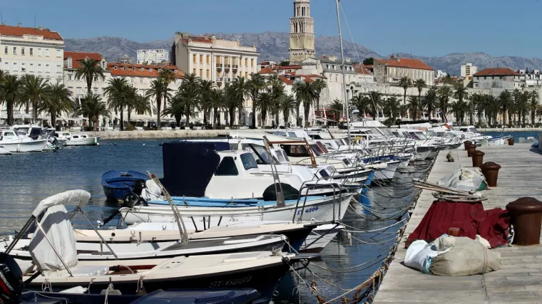 Splitski stožer traži stroge mjere već od ponoći: Zatvaranje teretana, na svadbama do 50 ljudi, maske u kafićima...