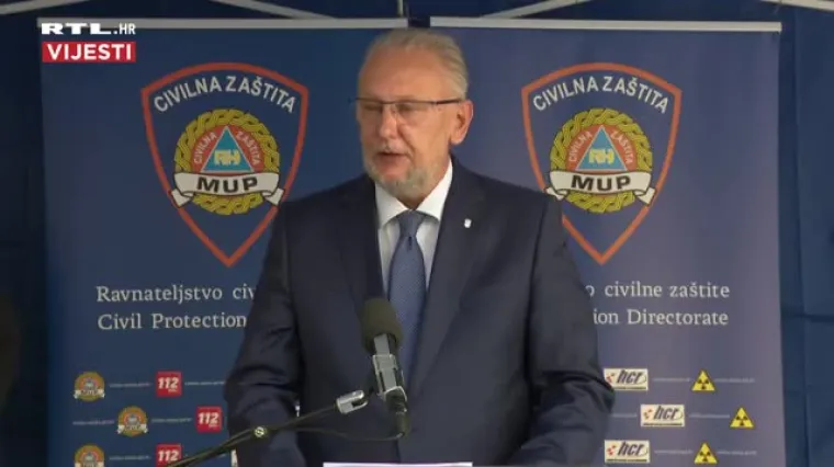 Pogledajte kako je Božinoviću 'uletilo' usred presice: 'Pardon!'