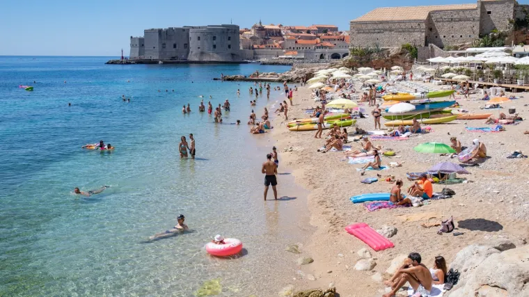 Hrvatska na udaru toplinskog vala: DHMZ izdao upozorenja i za kopno i za more