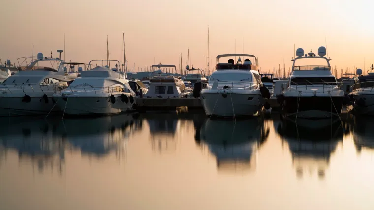 Brzo su mu ključnog ministra zapazili na jahti na Jadranu, a ni on nije mirovao