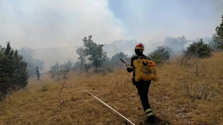 Izazvao je požar s kojim se bore vatrogasci