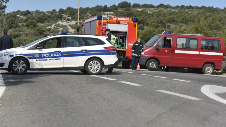 Na terenu vatrogasci i policija: Uru&scaron;ila se kuća na Medvedgradskom bregu