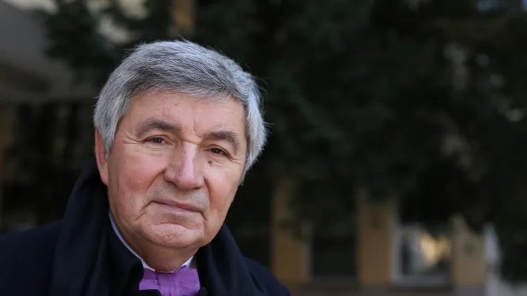 Bio je ugledni galerist i povjesničar umjetnosti, član Europske akademije