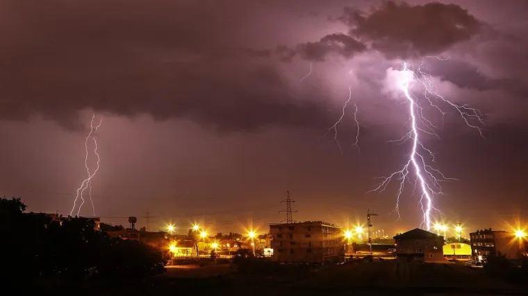 Prijeti gadno nevrijeme, oluje i munje, moguće tuče i pijavice; Evo kako će se razvijati sljedeći tjedan