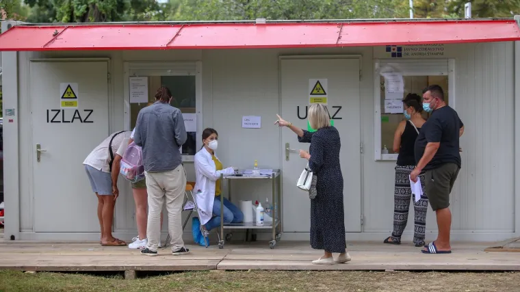 FOTO Ogromna gužva za testiranje na koronavirus u Zagrebu: Epidemiolozi imaju pune ruke posla