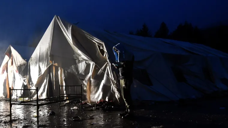 Izboden je; Najavljeno zatvaranje dva migrantska centra kod Bihaća