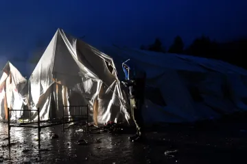 Izboden je; Najavljeno zatvaranje dva migrantska centra kod Bihaća