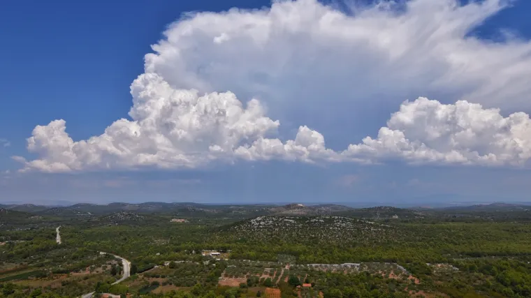 Koje vrste oblaka poznajete? Neprestano mijenjaju oblik, a svaka vrsta nagovije&scaron;ta drugačije vrijeme!