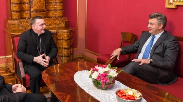 GLAS: 'HDZ s 53,2 milijuna kuna europskog novca kupuje naklonost crkvenih poglavara'