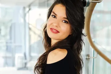 'Izmislila si, ološu. Ništarijo, prevarantu, stoko'