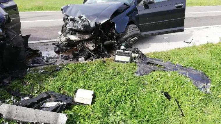 Frontalni sudar dva auta blizu Korenice: Jedna osoba smrtno stradala, vi&scaron;e je ozlijeđenih