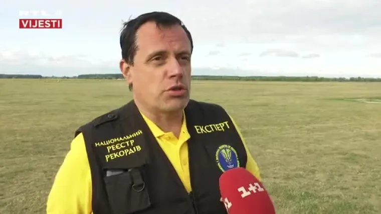 VIDEO Ukrajinac se tetovirao dok je skakao padobranom iz aviona! 'Bolje od toga nismo mogli smisliti!'