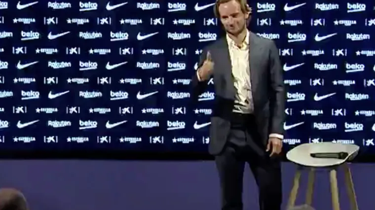 Ustao se sa stolca, zaradio pljesak, mahnuo i oti&scaron;ao u klupsku povijest