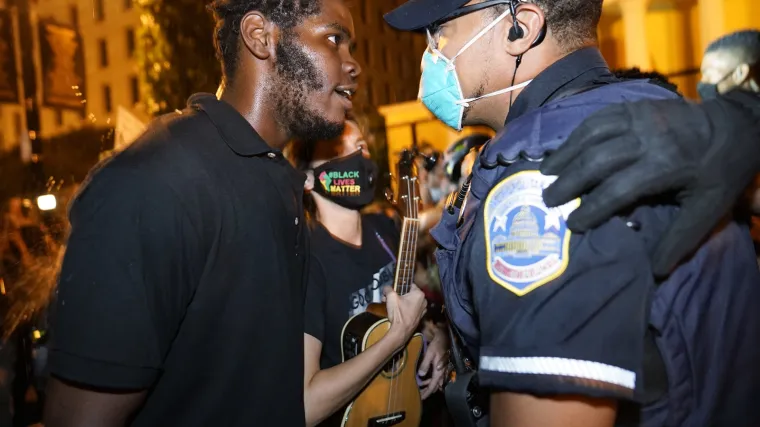 Američka policija opet je ustrijelila crnca i to u jeku prosvjeda protiv policijskog nasilja