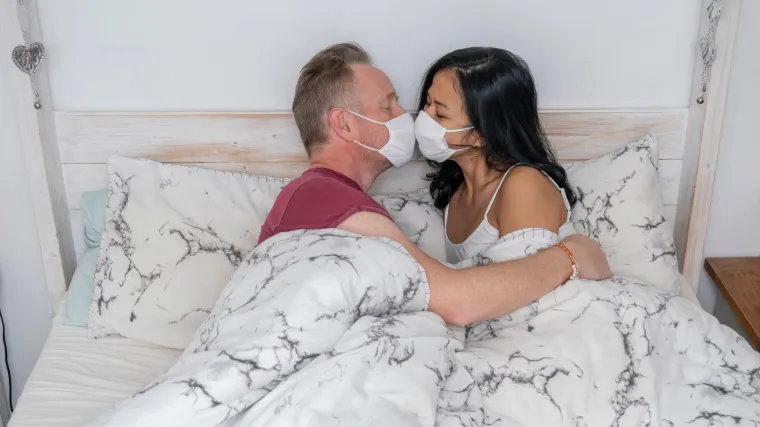 'Preskočite ljubljenje i nosite maske'