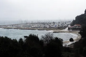 Betonski gat potpuno potopio jednu brodicu i djelomično gumenjak