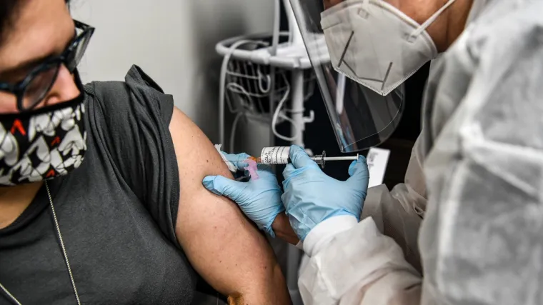 Od ponedjeljka smo na crvenoj listi &Scaron;vicarske, zaražena odgojiteljica u Novalji i &scaron;kolski djelatnik na Murteru