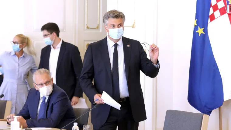 Plenković: 'Ova &scaron;kolska godina nosi novu odgovornost! Po&scaron;tujte sve mjere kako bi se za&scaron;titili od &scaron;irenja koronavirusa'