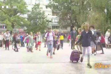 Školarci otkrili kako su doživjeli prvi dan: 'Jedva čekam da korona ode da se možemo igrati bez razmaka'