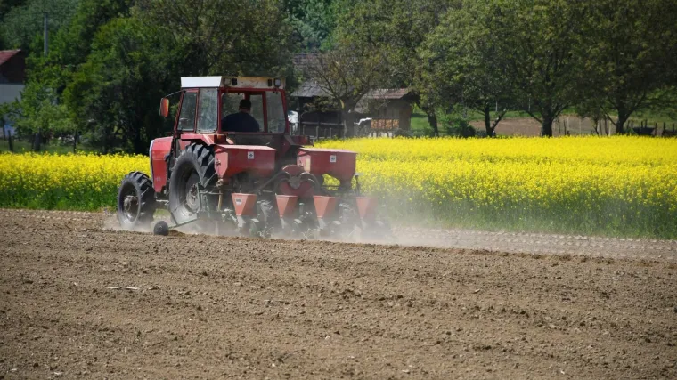 Poljoprivrednici izigrani, državna zemlji&scaron;ta oti&scaron;la u krive ruke: 'Prodat ćemo stoku pa ćemo krasti kao ostali'