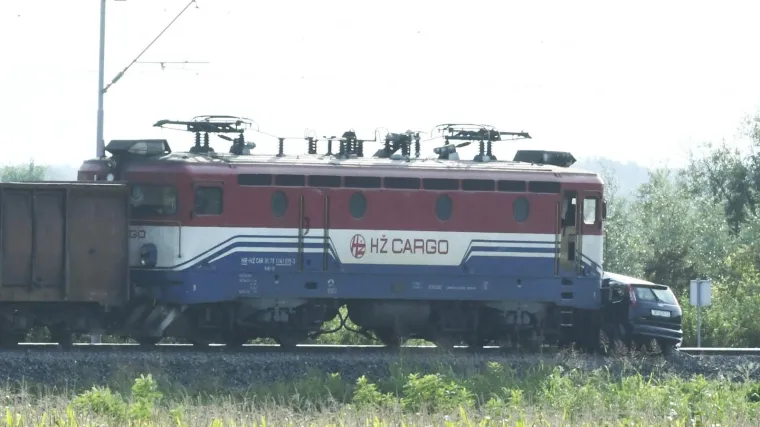 Detalji nesreće kod Siska u kojoj je vlak naletio na auto: 'Željezničar nije spustio polubranike'