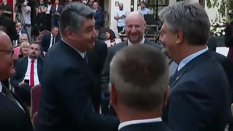 Ovo se dugo nije dogodilo: Premijer Plenković i predsjednik Milanović se rukovali!