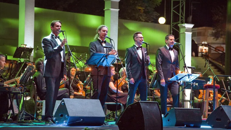 Četiri tenora pod zvjezdanim nebom ljetne pozornice u Opatiji