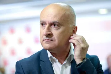 'Demokracija podrazumijeva i to, ali žali bože što su išli u školu'