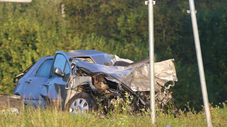 Te&scaron;ka prometna nesreća kod Karlovca: U sudaru teretnog vozila i automobila poginula vozačica!