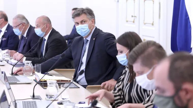 Plenković komentirao Sinčića pa poručio: 'Meni je dojadilo pa sam se rukovao s Milanovićem, ali vi to nemojte činiti'