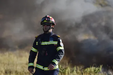 Buknuo je velik požar. Kanaderi nisu mogli uskočiti u pomoć, a vatra je već stigla do kuća
