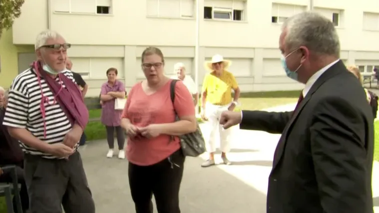 Ministra Horvata u Studentskom domu dočekali ljutiti građani