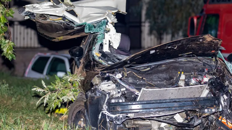 Jo&scaron; jedna smrt na cesti: Kod Žminja pretjecao automobil pa izgubio kontrolu i udario u stablo